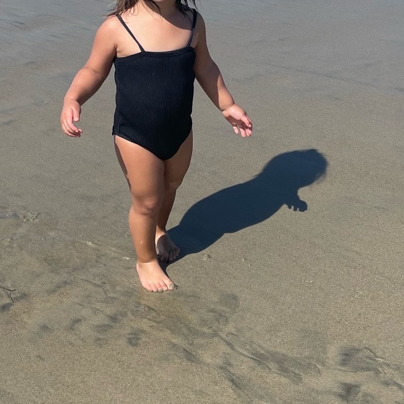 black ribbed one piece with snaps - Picture 3 of 3